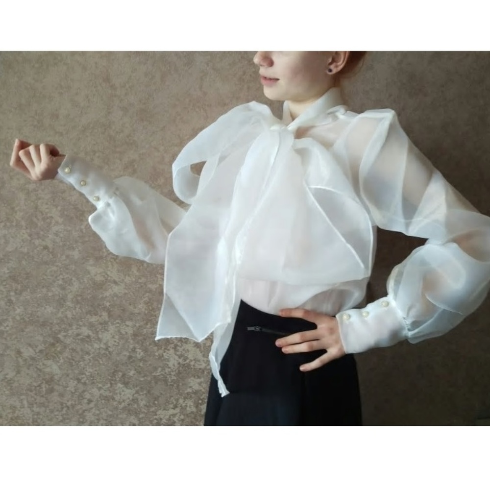 White Sheer Bow Top, Beautiful NEW - Picture 7 of 7